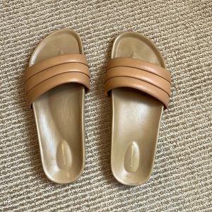 Beatrice Valenzuela sandalia slide. Size 7. Color Nude